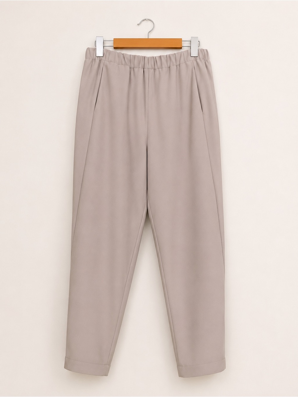 Babaton Elastic-Waist Tapered Jogger Dress Pants in Light Taupe Gray